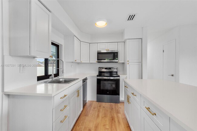 Building Photo - 9915 SW 212th St