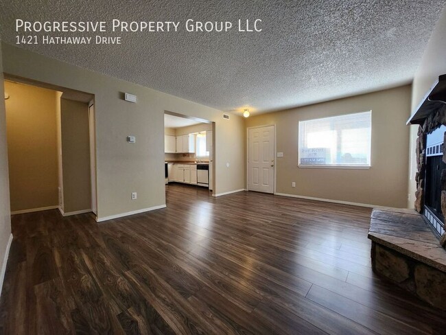 Building Photo - 1421 Hathaway Dr