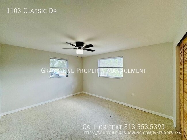 Building Photo - 1103 Classic Dr