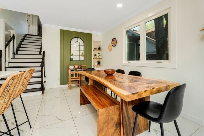 Building Photo - 1422 Benjamin St