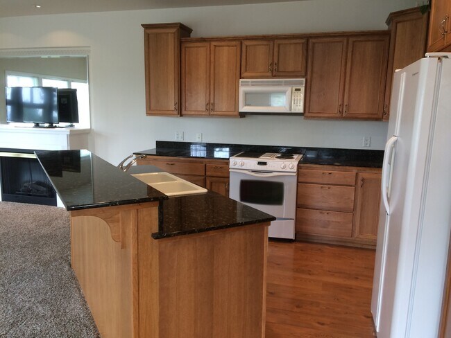 Building Photo - 6367 Murray Way NE