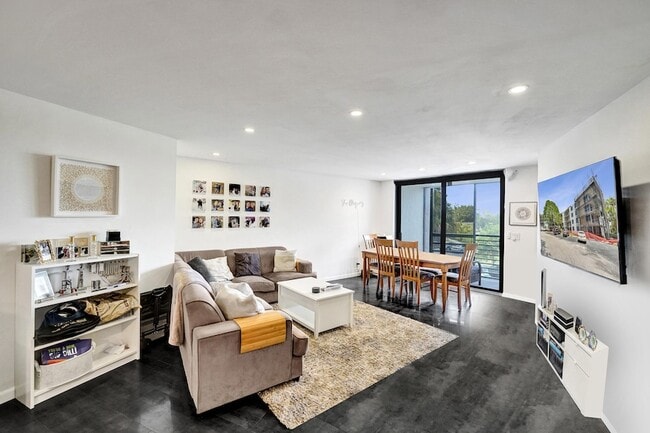 Building Photo - 3800 N Hills Dr