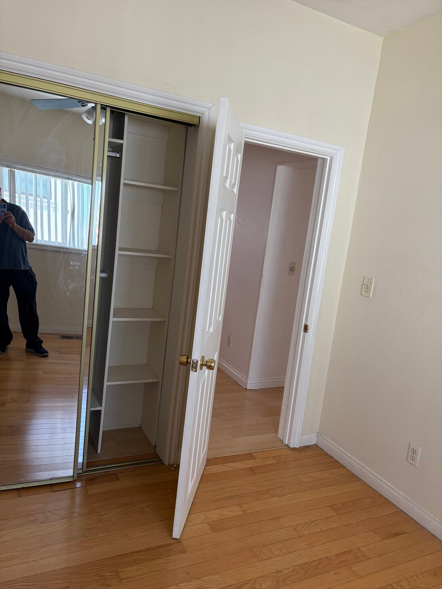 Large Bedroom - 517 N Irena Ave