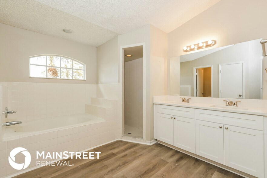 Building Photo - 2704 Champion Ridge Dr