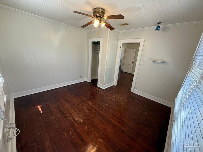 Building Photo - 1120 Barcia Dr