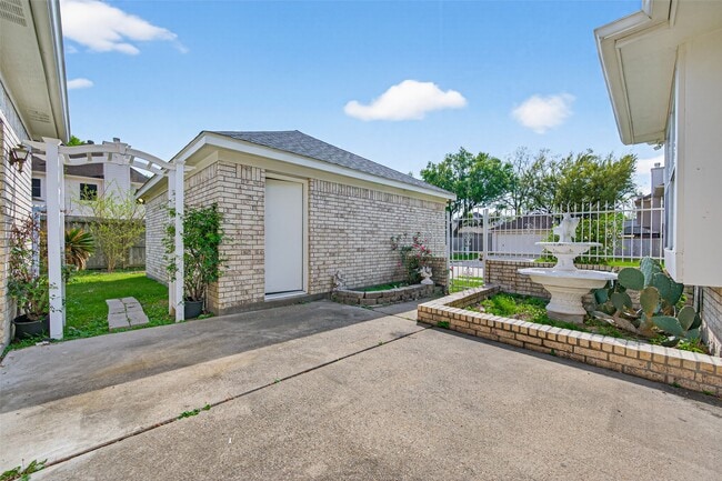 Building Photo - 12727 Magnolia Leaf St