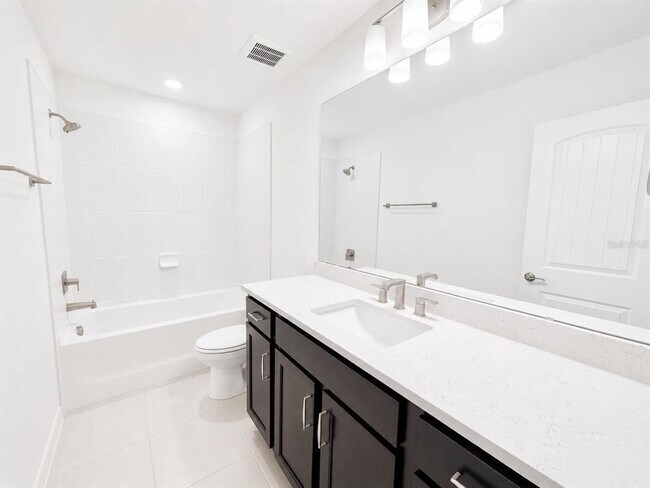 Building Photo - 5806 Fabry St