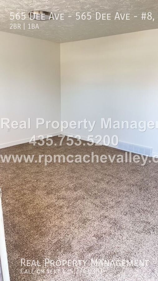 Building Photo - 565 Dee Ave