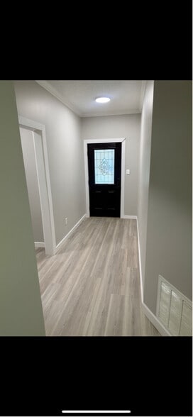 Building Photo - 104 Canal St