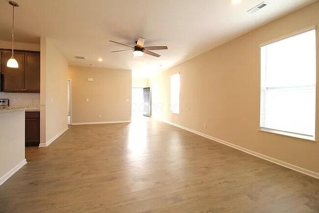 Building Photo - 409 Halton Dr