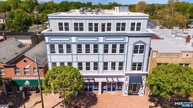 Building Photo - 246 Main St