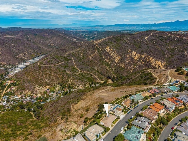 Building Photo - 1545 Skyline Dr