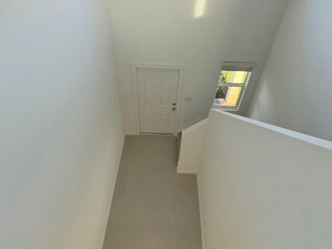 Building Photo - 673 Carlyle Way