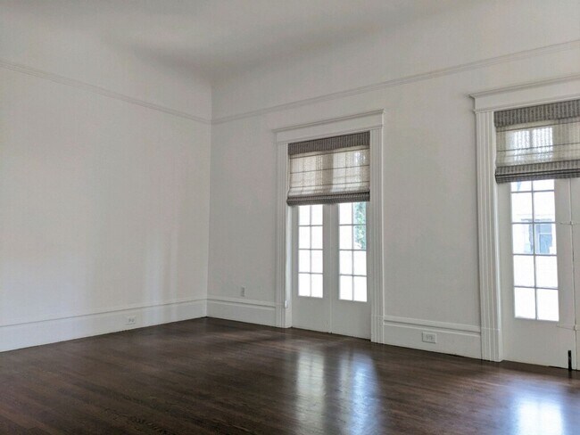 Building Photo - Spacious 4+ Bedroom House in Jordan Park with 2-Car Parking