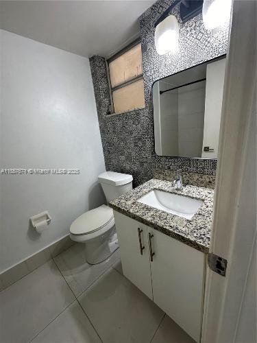 Building Photo - 8810 Fontainebleau Blvd