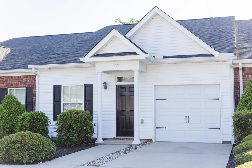 Interior Photo - Grovetown Crossing