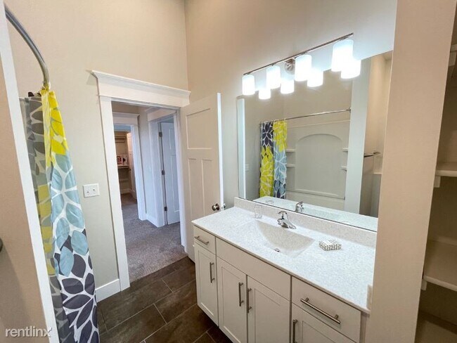 Building Photo - 3 br, 2.5 bath Townhome - 13174 Lincoln Rd