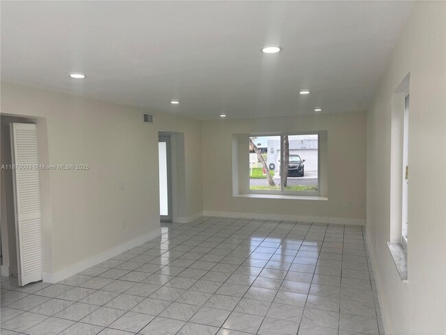 Building Photo - 9435 SW 144th Ct