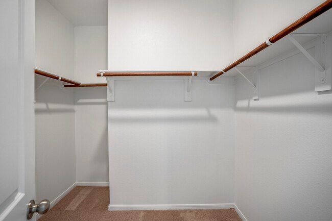 Building Photo - 16915 Elm Grove Rd