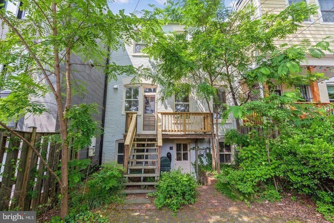 Building Photo - 2237 Hall Pl NW