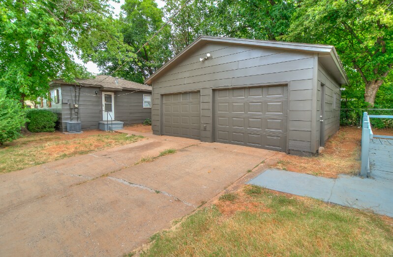Building Photo - 1140 SW Binkley St