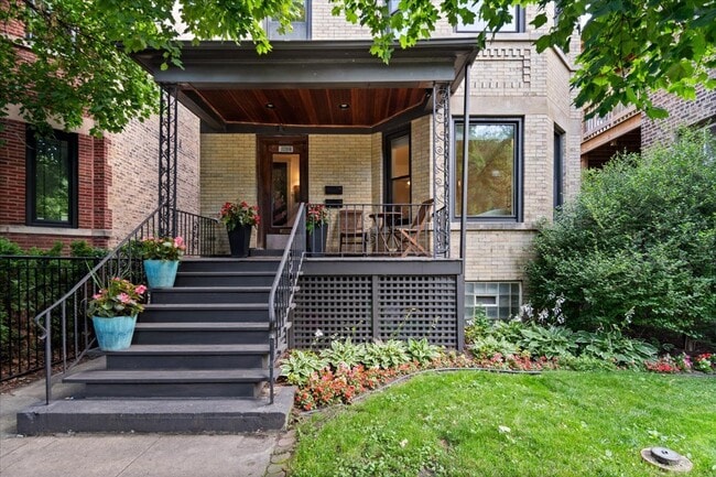 Building Photo - 2206 W Eastwood Ave