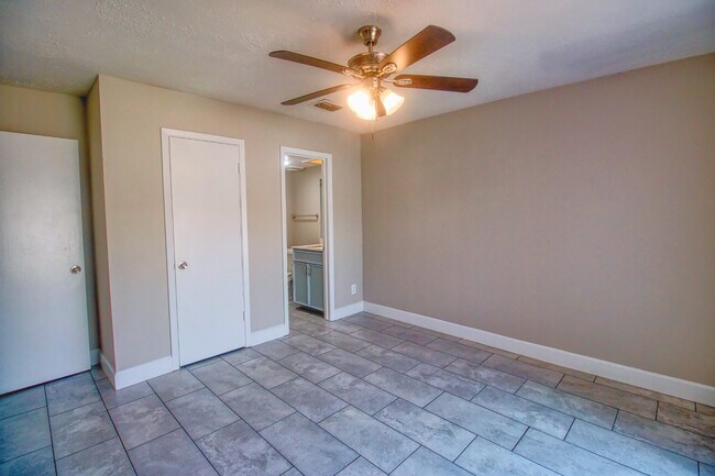 Building Photo - 6393 S Briar Bayou Dr