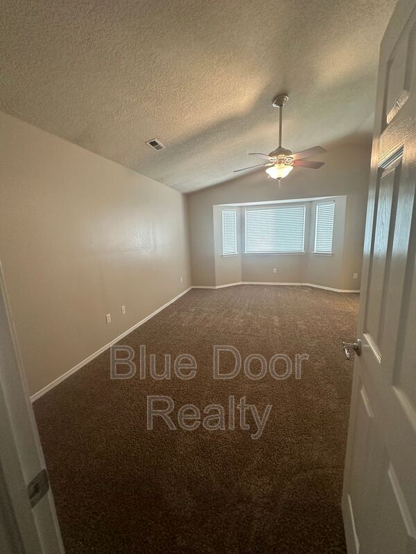 Building Photo - 8023 Sierra Altos Pl NW