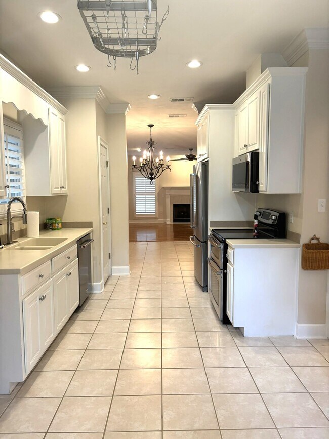 Building Photo - 8970 Eagles Ridge Dr