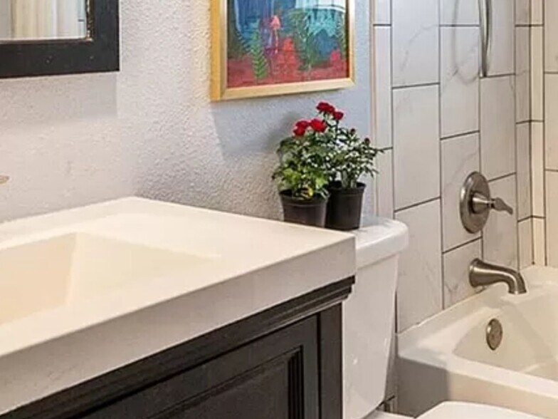 Building Photo - 3351 Jasmine St