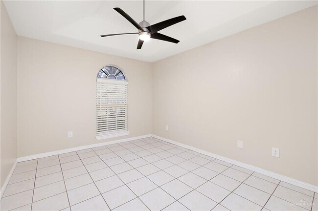 Building Photo - 17 N Popotillo Ave