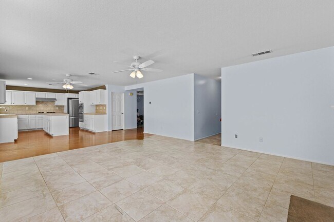 Building Photo - 16636 China Berry Ct
