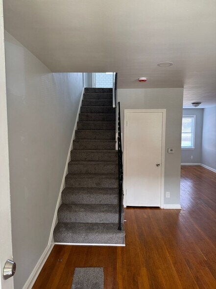 Building Photo - 2231 Graythorn Rd