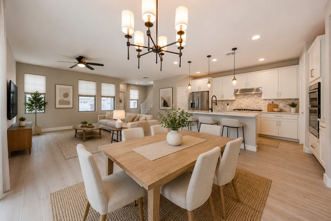 Building Photo - Move In Ready!stunning 3 bedroom, 2.5 bathroom home located in Phoenix!