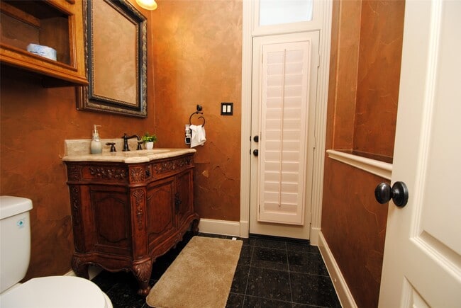 Building Photo - 15823 Medina Lake Ln