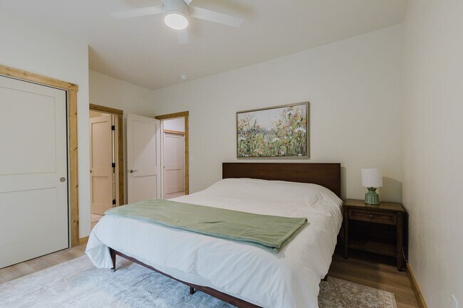 Building Photo - Beautiful New Construction Mountain Retreat