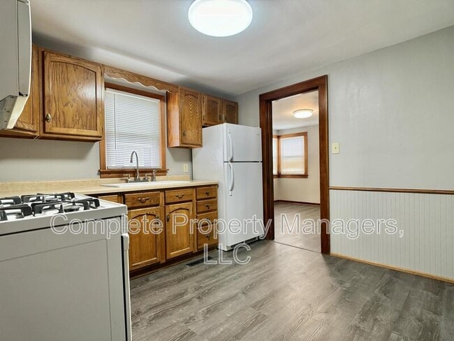 Building Photo - 510 St Peter Ave