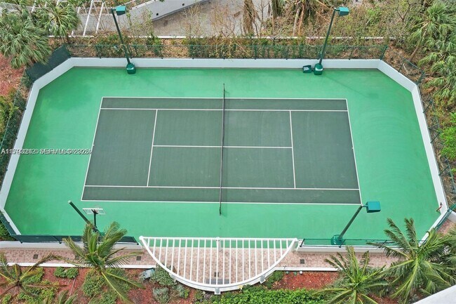 Building Photo - 18101 Collins Ave