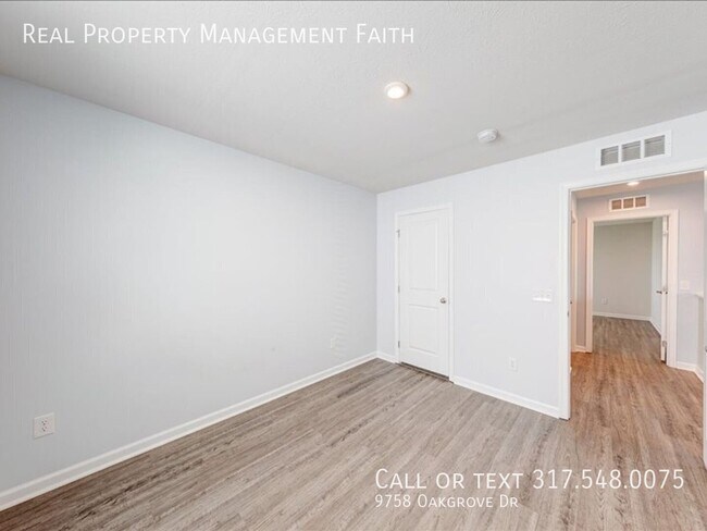 Building Photo - 9758 Oak Grove Dr