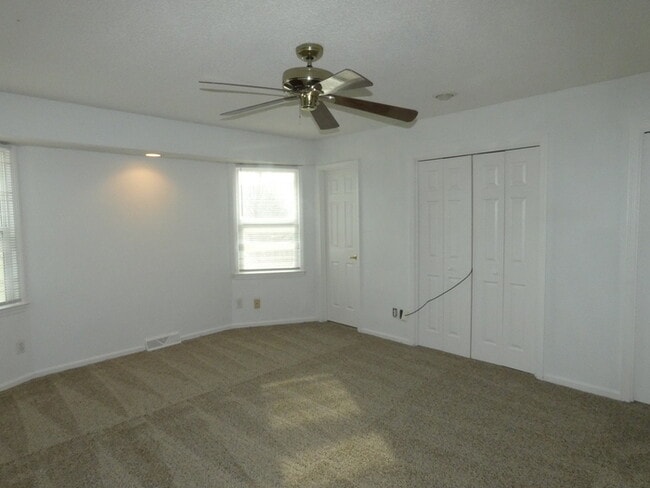 Building Photo - Beautiful Home in North Kansas City School District!