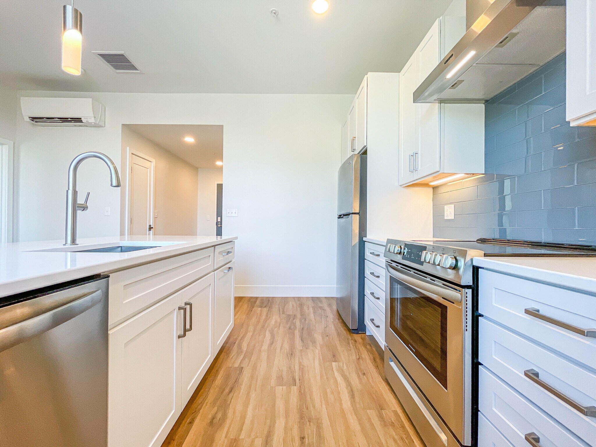 Building Photo - 5 India St