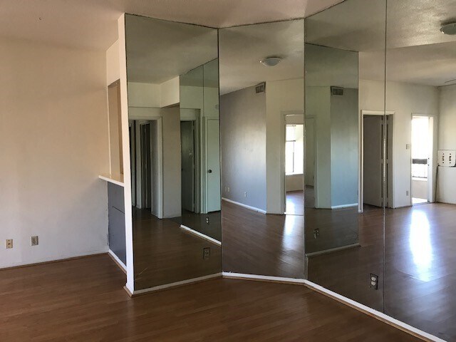 Building Photo - 2213 S Braeswood Blvd