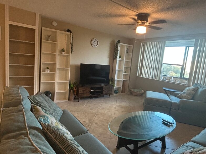 Building Photo - 2621 Cove Cay Dr