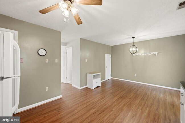 Building Photo - 504 Tudor Dr