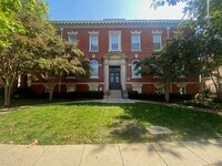 Building Photo - Open And Updated One Bedroom Apartment At ...