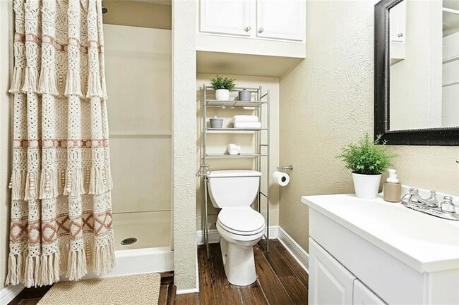 Building Photo - 509 Lassalle Dr