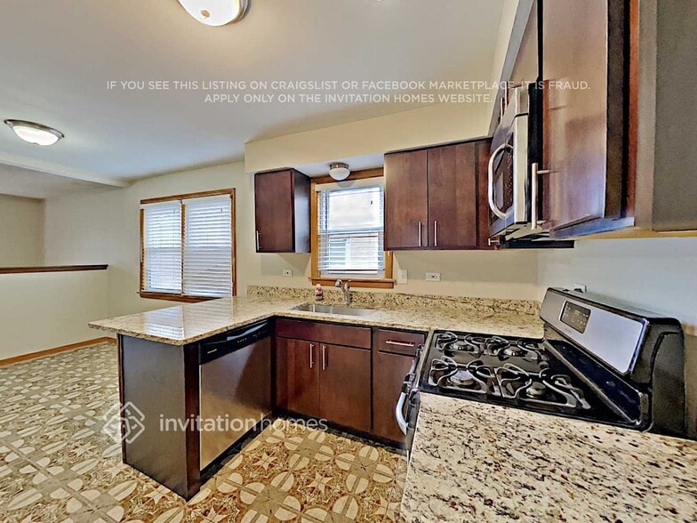 Building Photo - 6447 W 63rd Pl