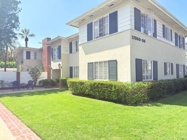 Building Photo - 12552 Oxnard St