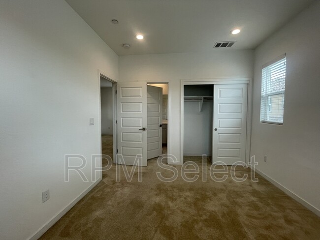 Building Photo - 3568 Troy Dalton St