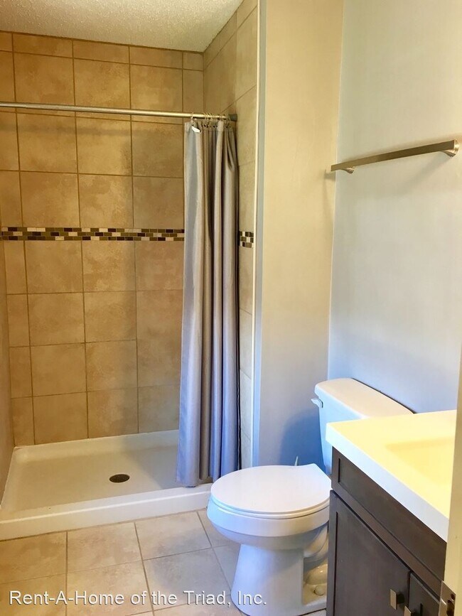 Building Photo - 3 br, 2.5 bath House - 4815 Tower Road E